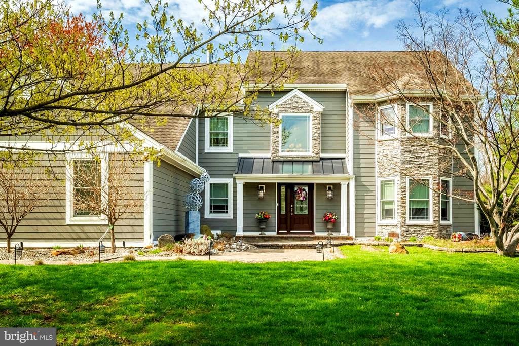 290 Ridings Way photo 1