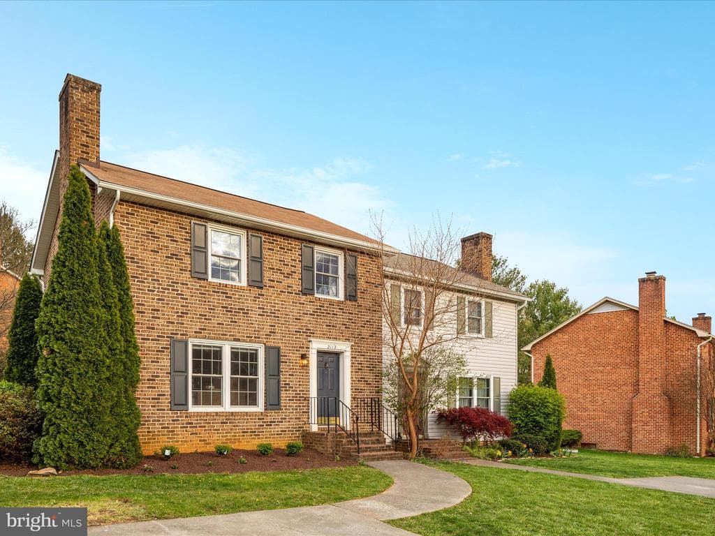 2112 Harvest Drive photo 1