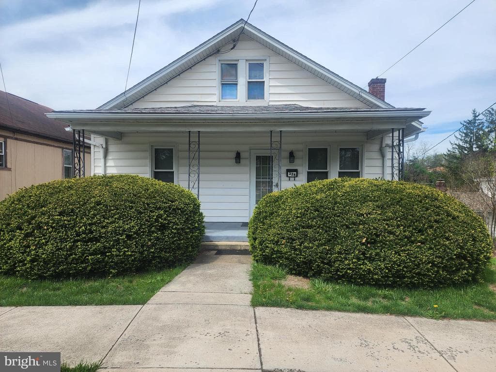 324 Reservoir Avenue photo 1