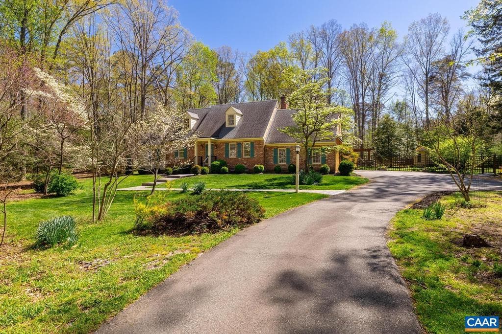 2530 Chastain Ln photo 1