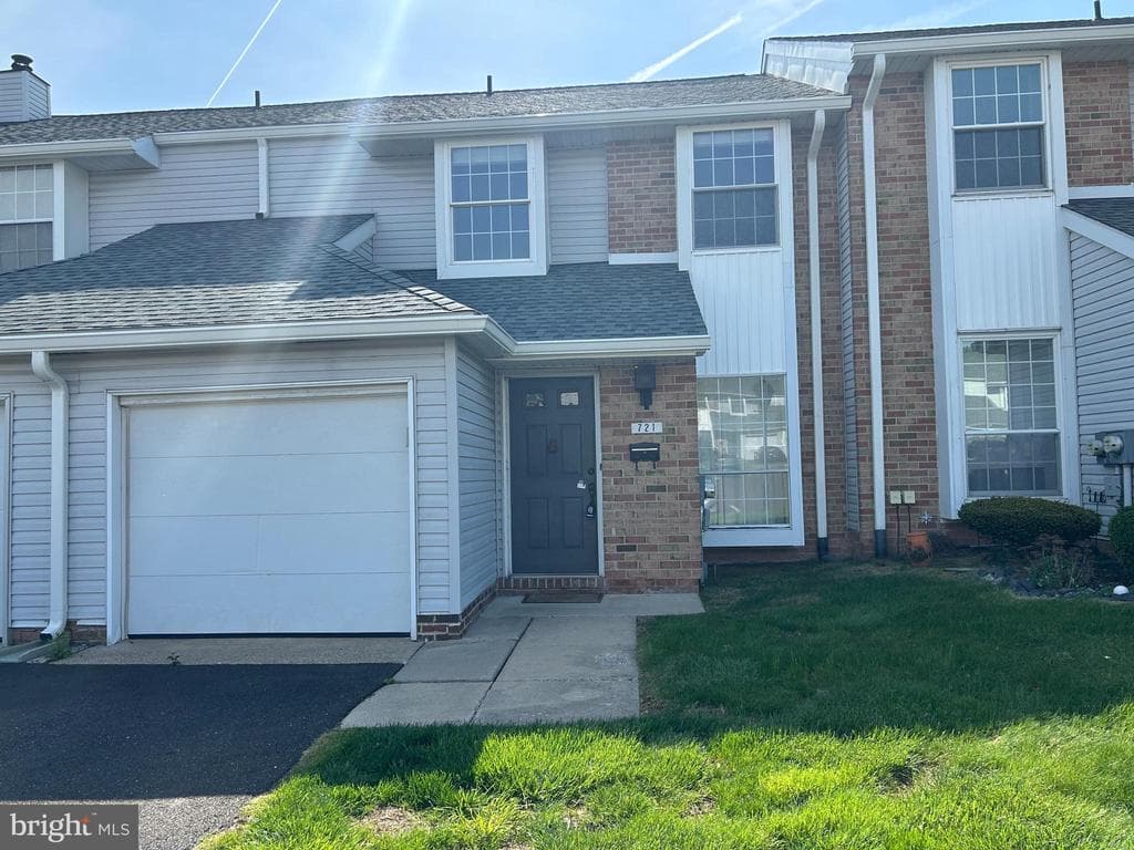 721 Springhouse Court photo 1