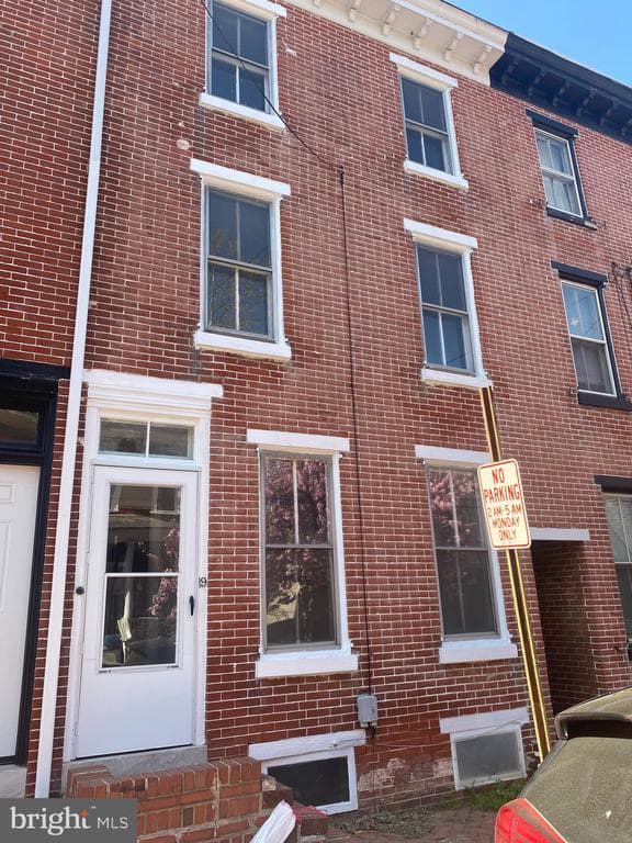 19 W Barnard Street photo 1