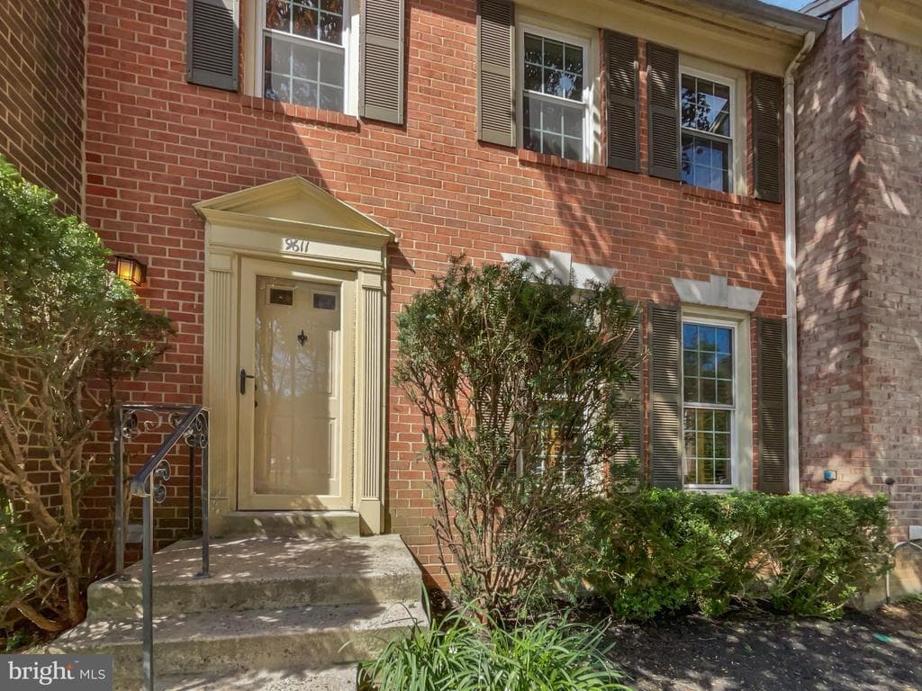 9611 Masterworks Drive photo 1