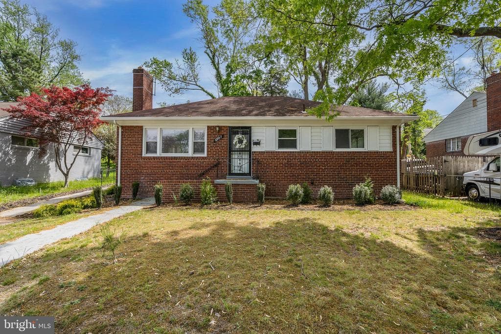 6907 Kipling Parkway photo 1