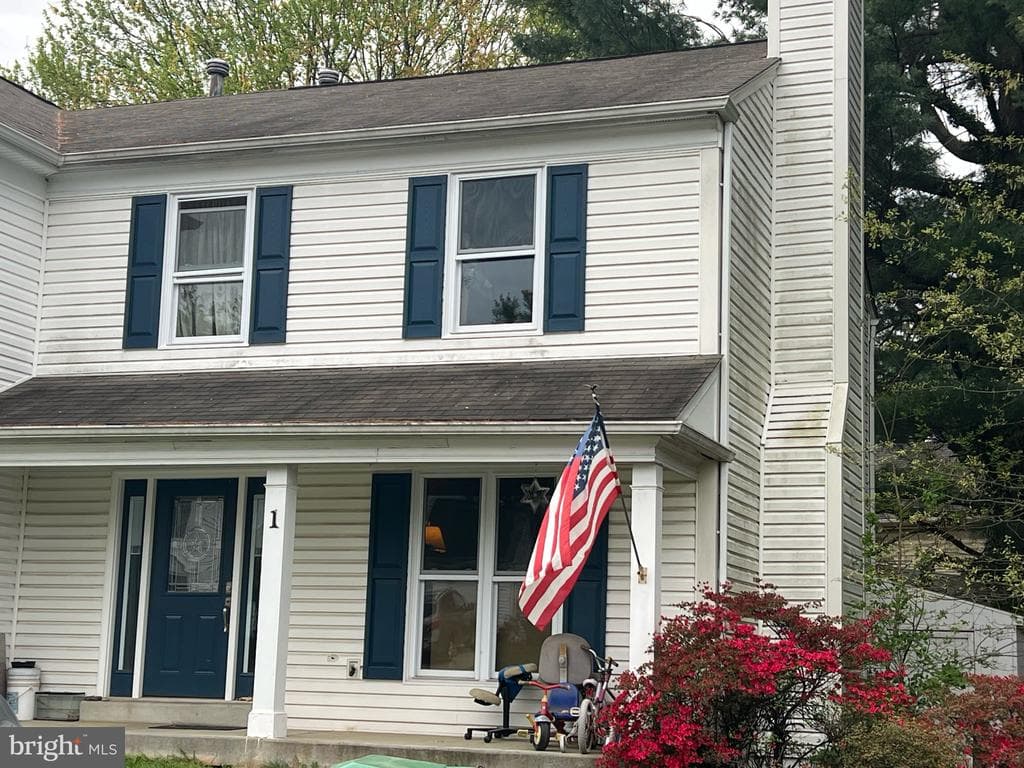 1 Noblewood Court photo 1