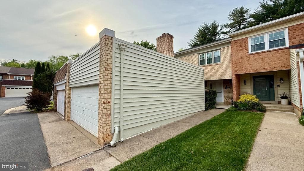 732 Hunter Court SW photo 1