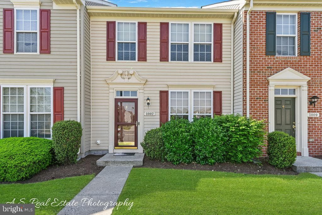 1007 Whispering Ponds Court photo 1