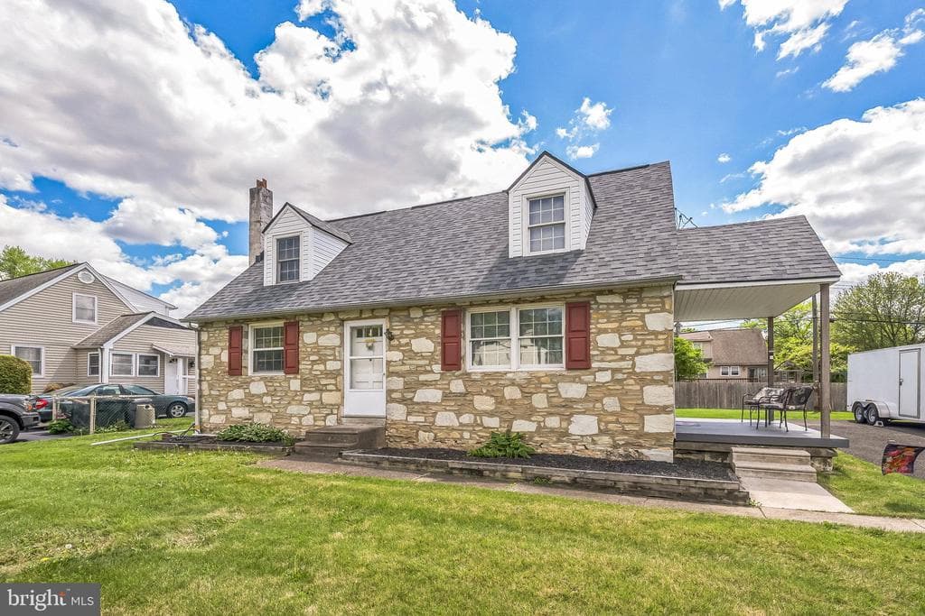 3187 Philmont Avenue photo 1