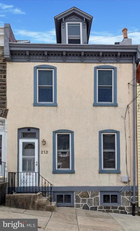 212 Dawson Street photo 1