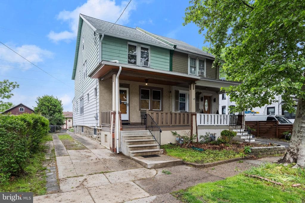 240 Hirst Avenue photo 1