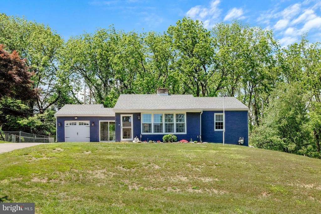 221 Brookside Drive photo 1
