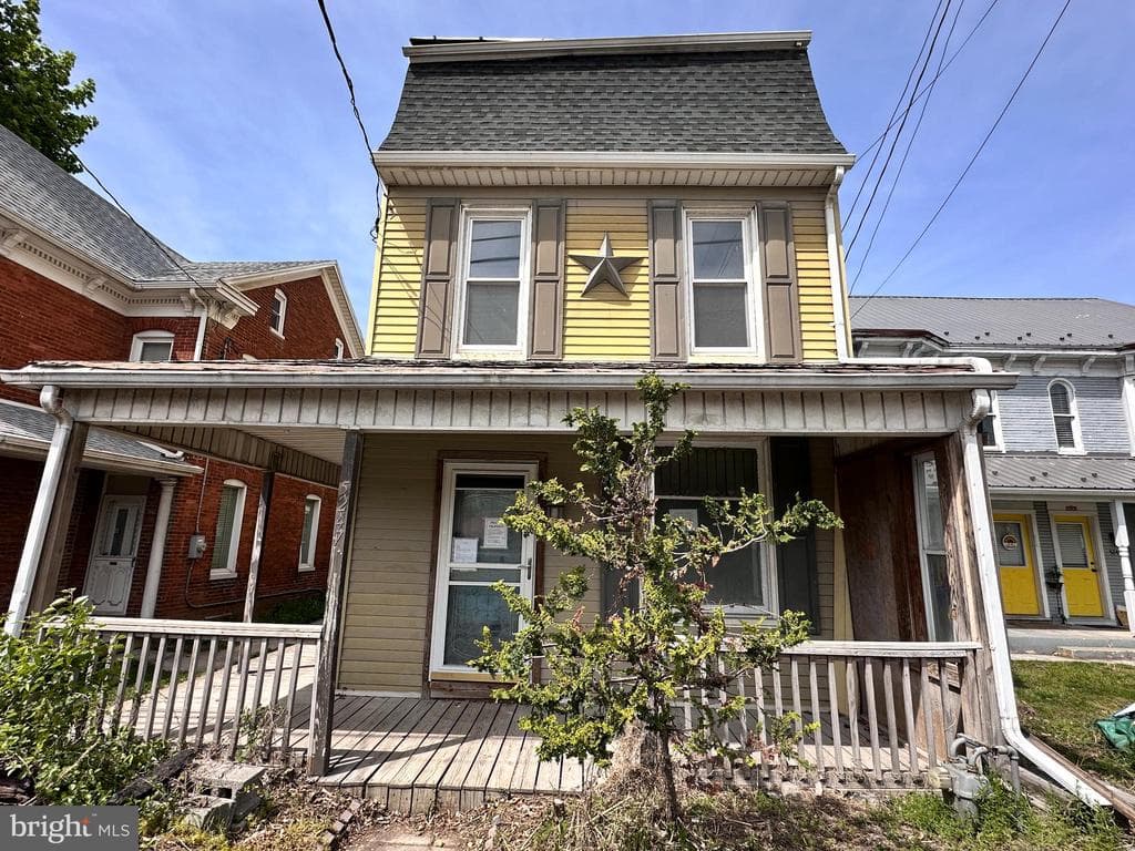 5247 Lincoln Highway W photo 1