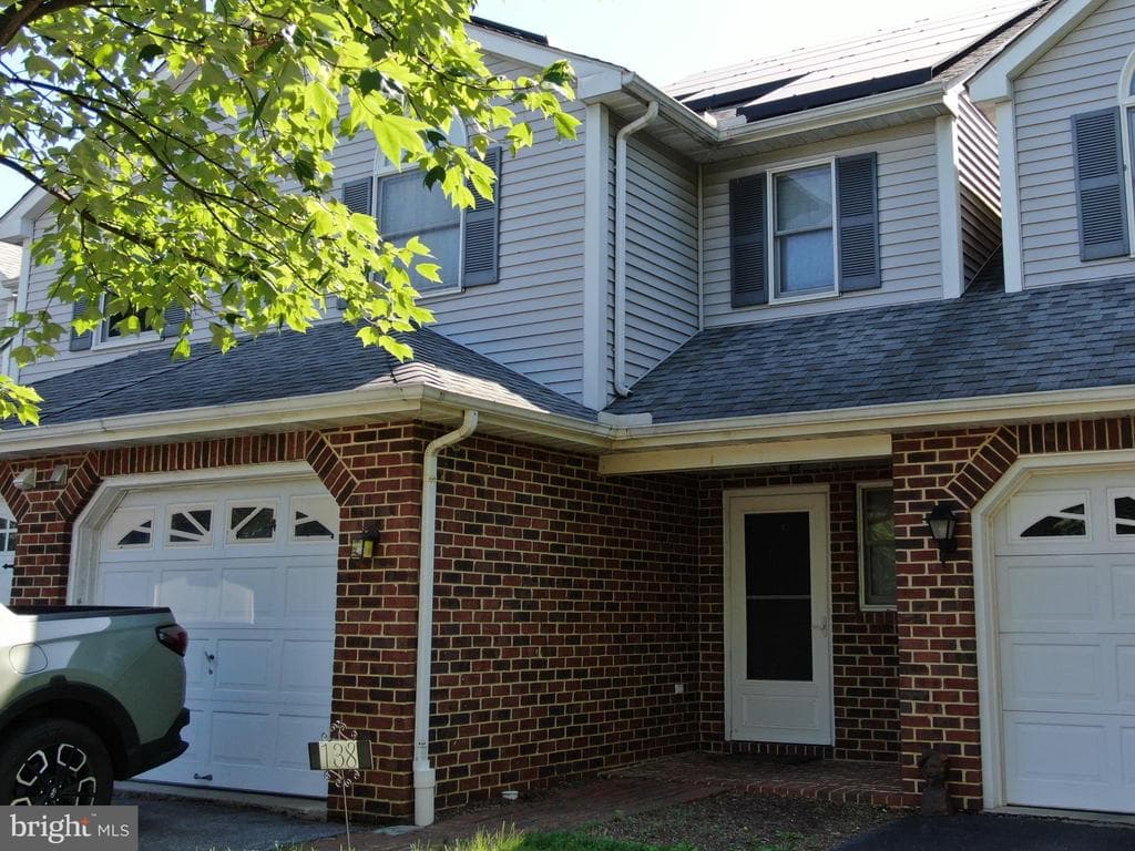138 Pepperton Court photo 1