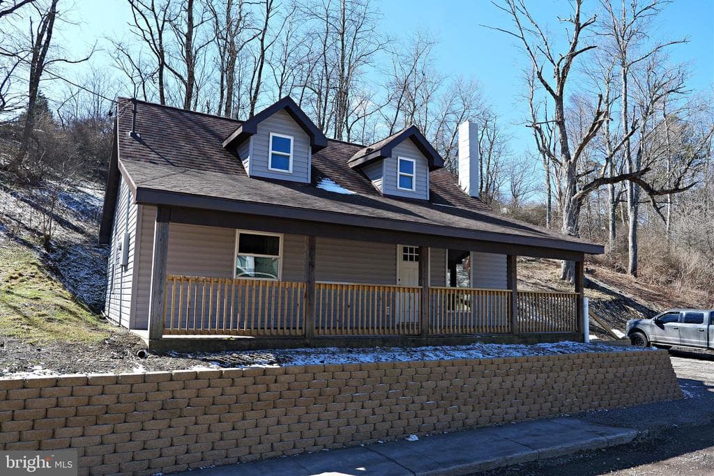 113 Ringer Avenue photo 1