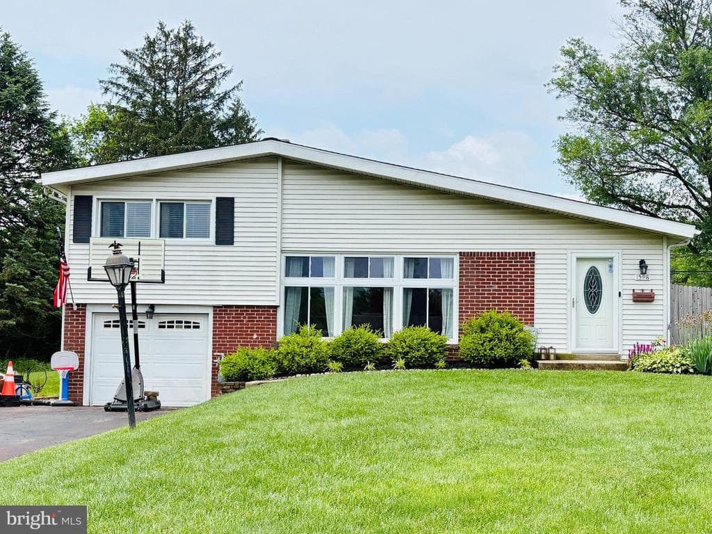 1598 Pulaski Drive photo 1