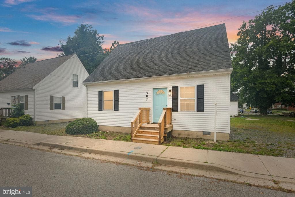 902 Hanson Street photo 1