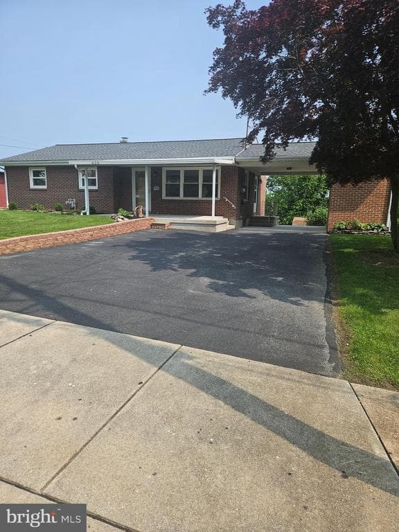 438 Maple Street photo 1
