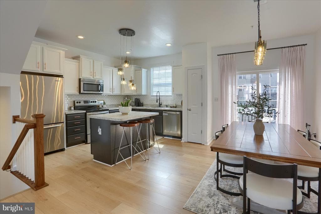 524 Charles Avenue photo 1