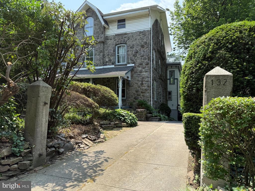 132 S Lansdowne Avenue photo 1