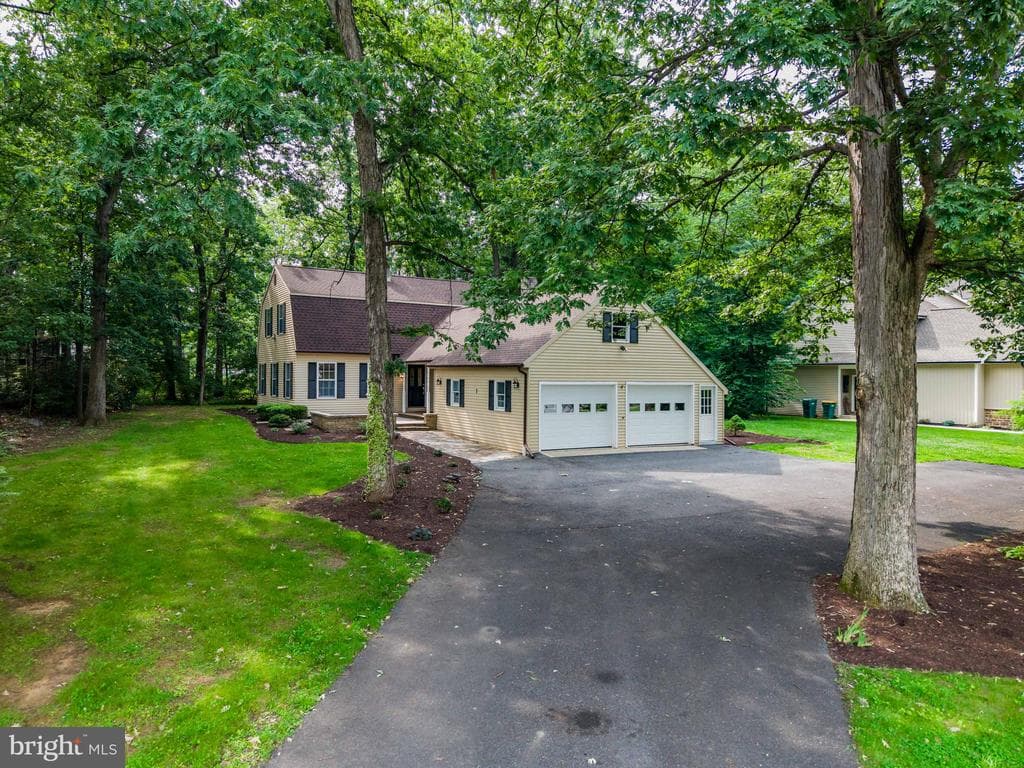 7 Forest Lane photo 1