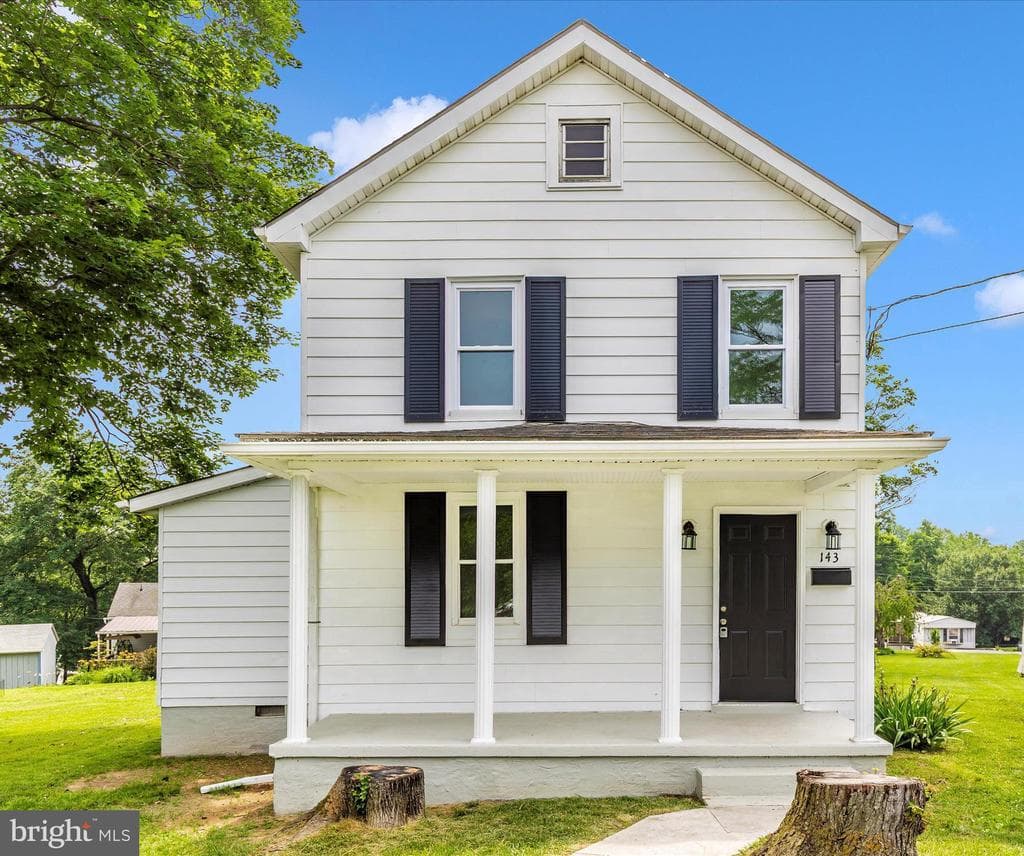 143 Whitney Way photo 1