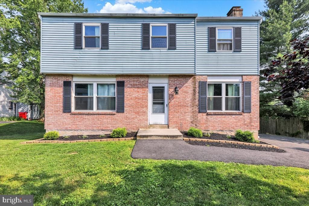 1048 Acorn Way photo 1