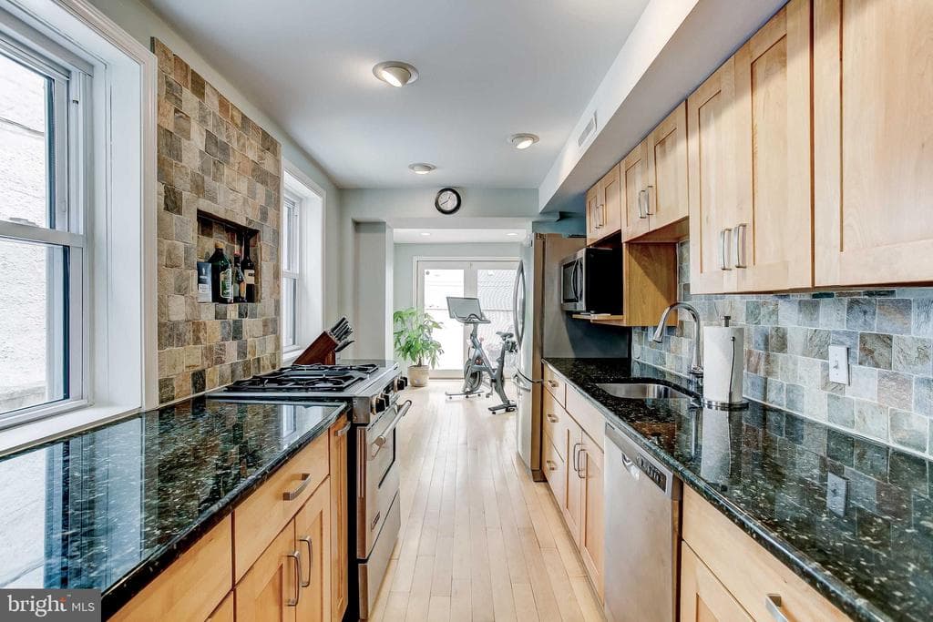 307 S Exeter Street photo 1