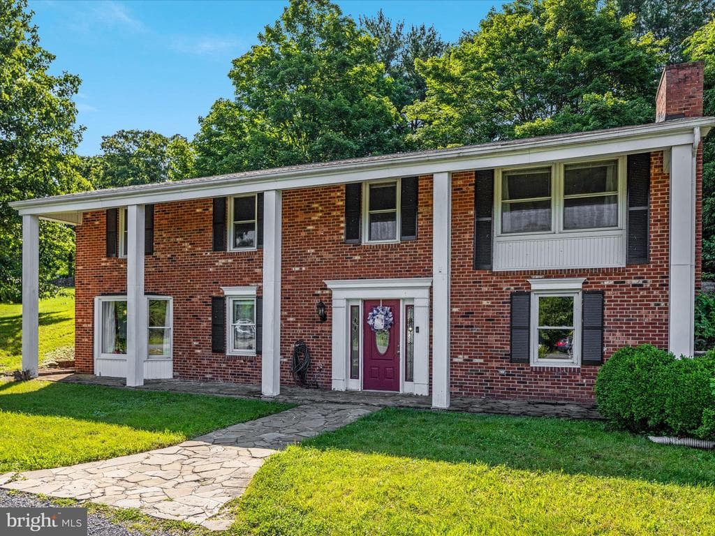 106 Lakeside Drive photo 1