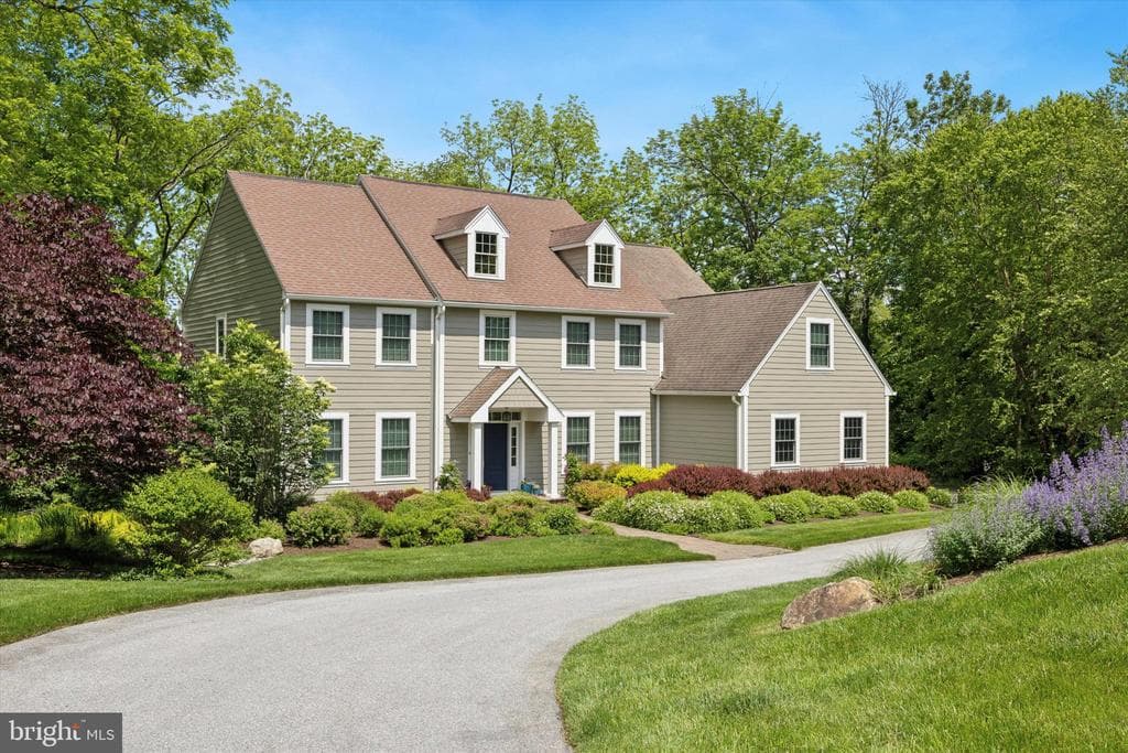 150 Waterview Drive photo 1
