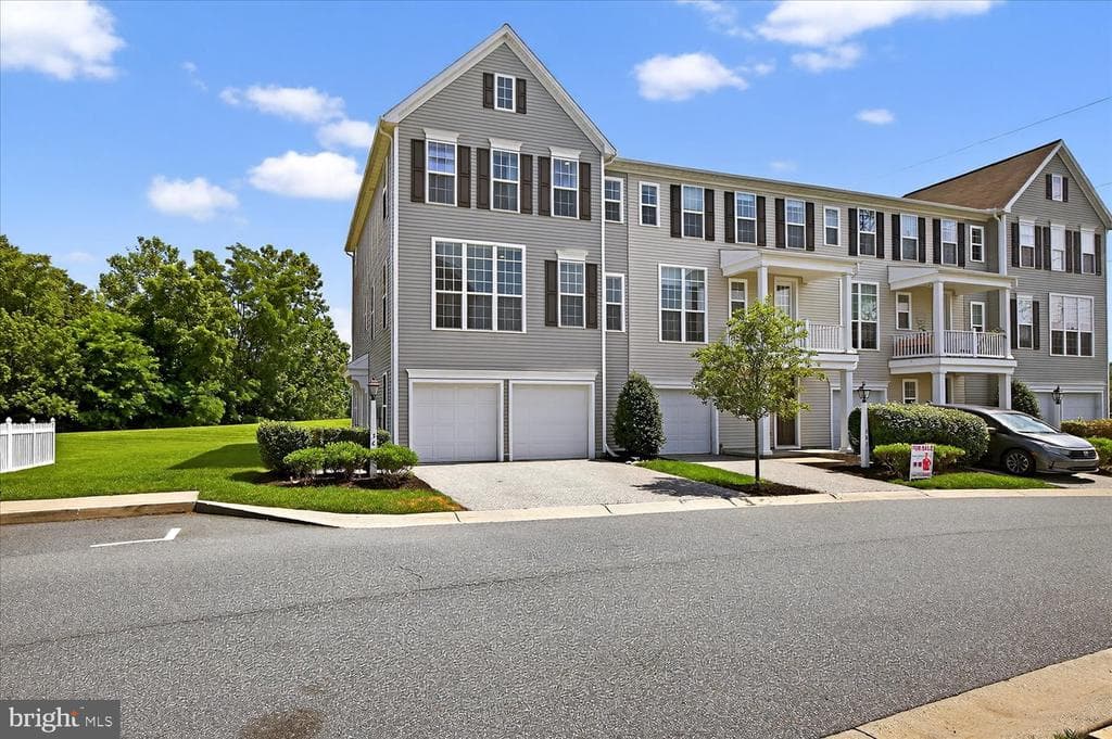 560 Fawn Lane photo 1