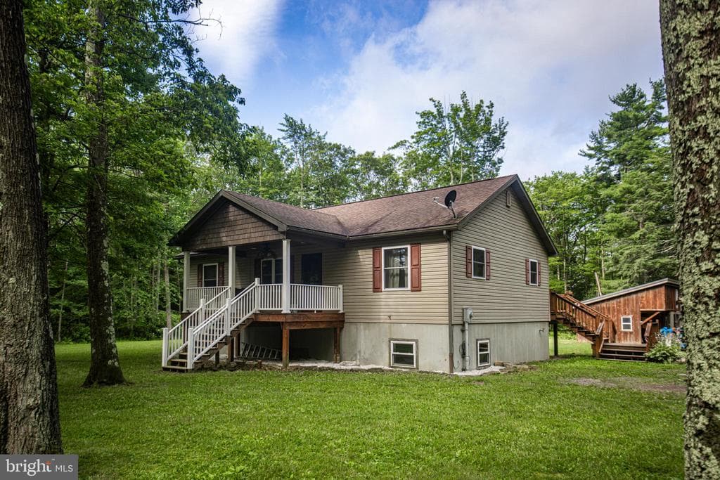 425 Amish Road photo 1