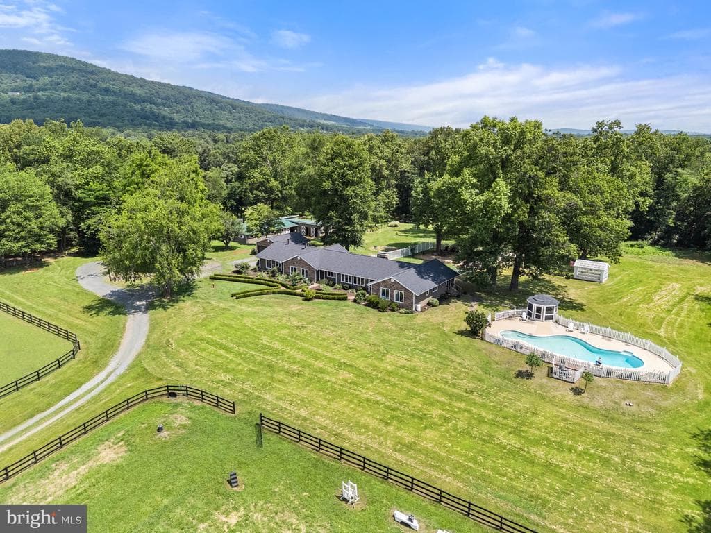 20269 Trappe Road photo 1