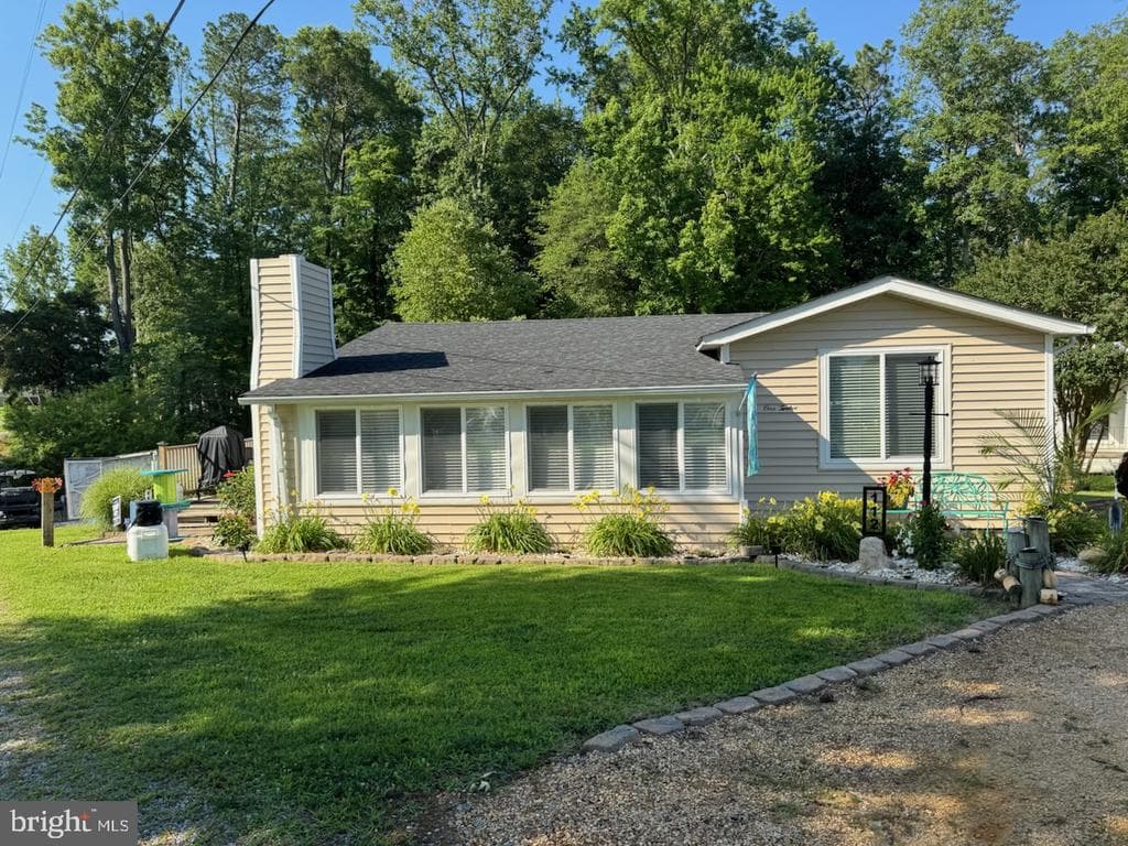 112 Spring Lane photo 1