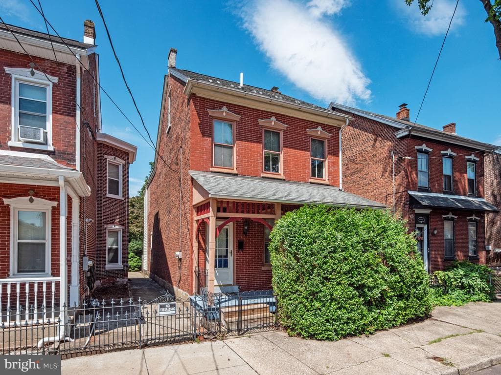 43 Walnut Street photo 1