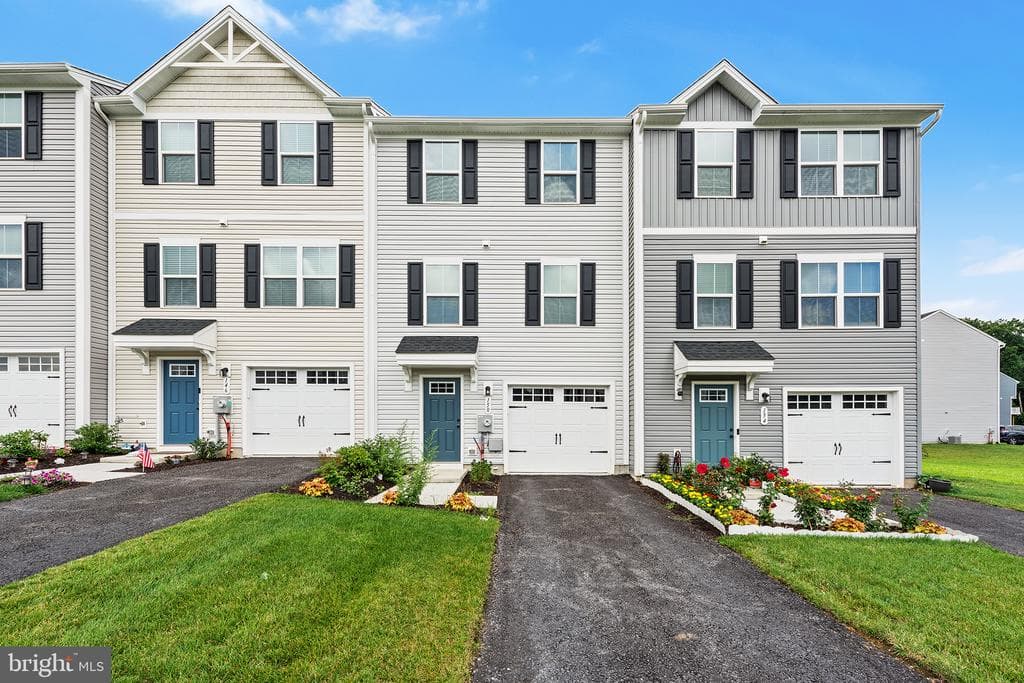 150 Hamilton Lane photo 1