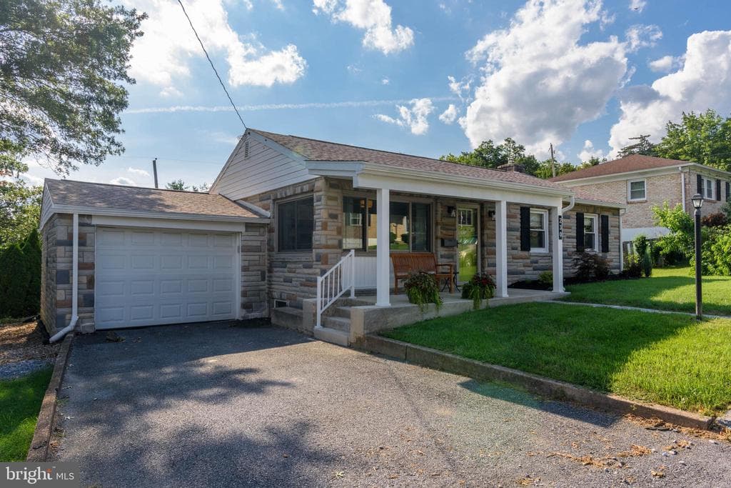 230 N 48th Street photo 1