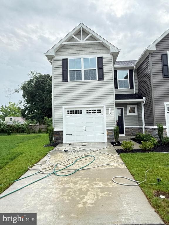 613 Laurelwood Circle photo 1