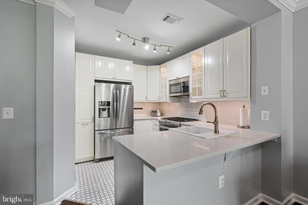 2201 Westcourt Lane #302 photo 1