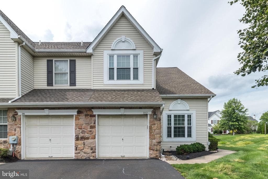 192 Stetson Drive photo 1