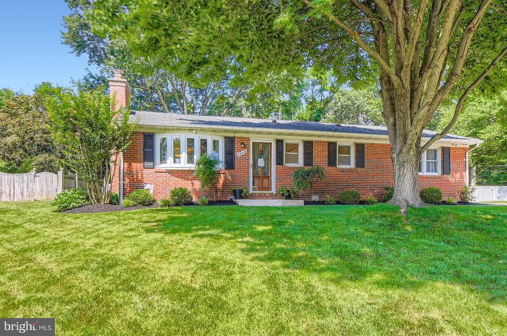 208 Marshall Drive photo 1