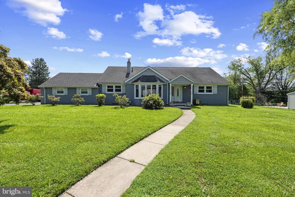 3897 Byron Road photo 1
