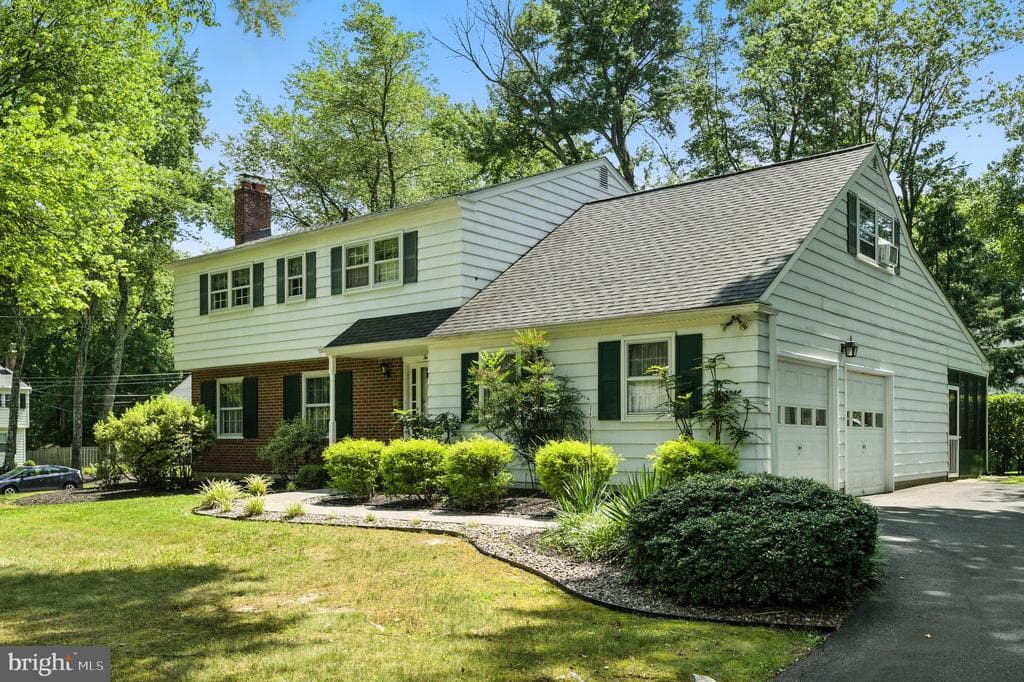 213 Fairfield Drive photo 1
