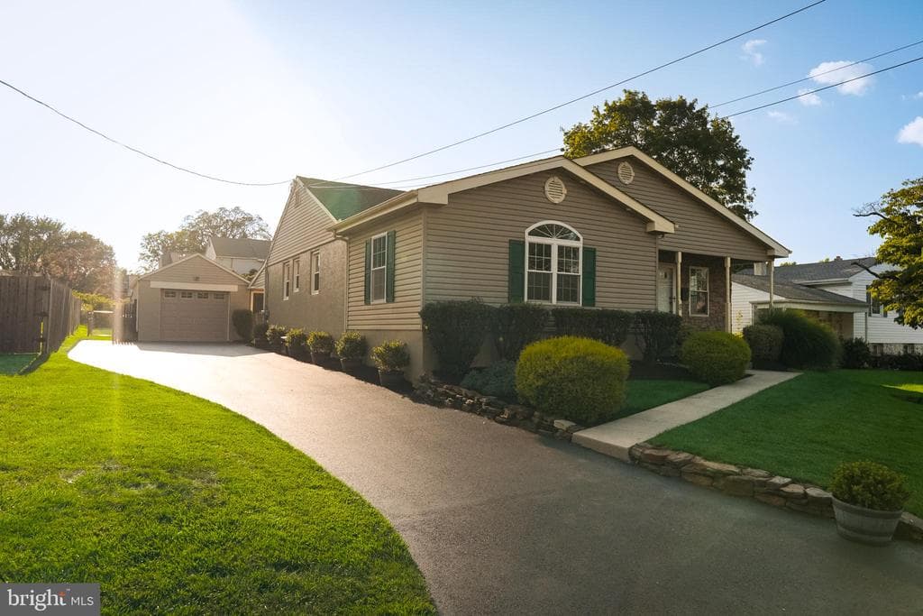 8 McCarthy Avenue photo 1