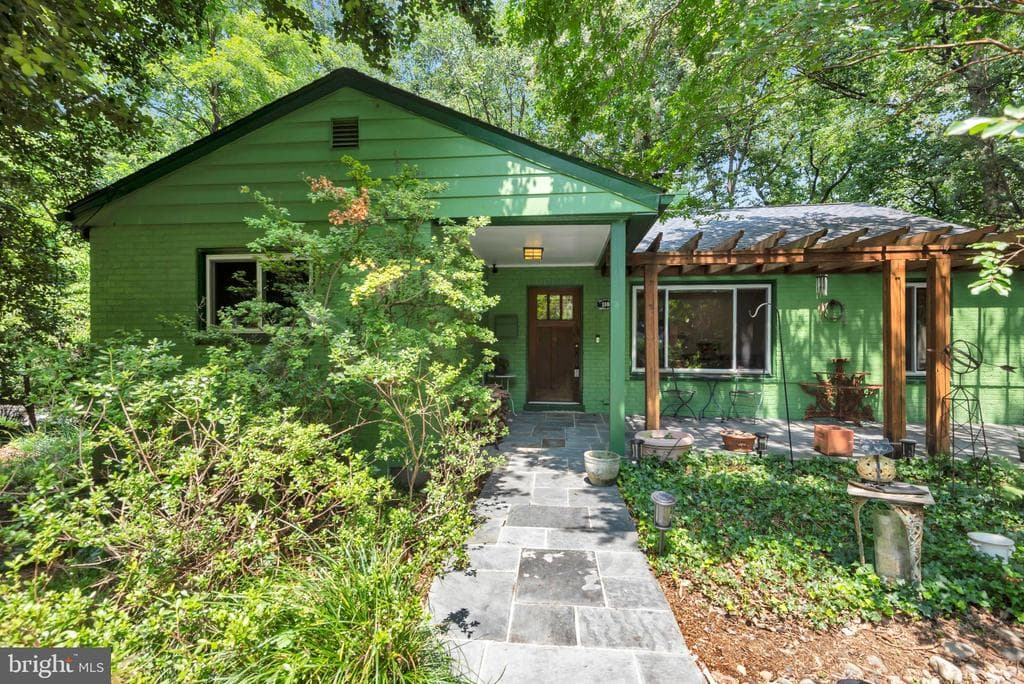 110 Devon Court photo 1