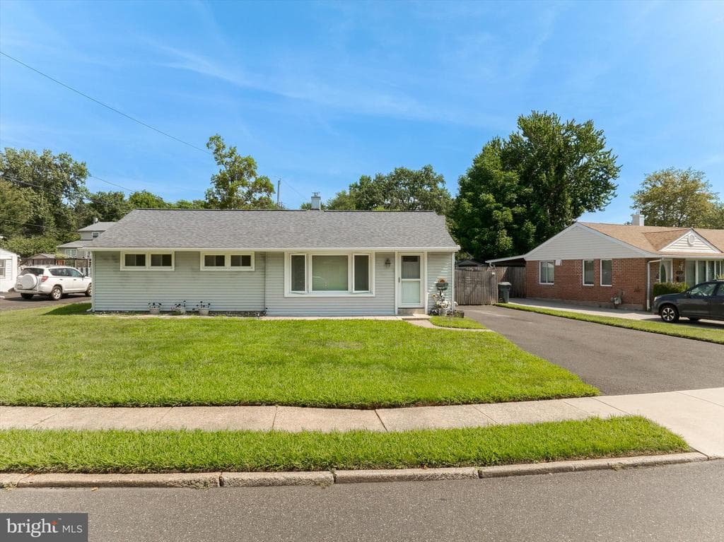 2817 Anzac Avenue photo 1