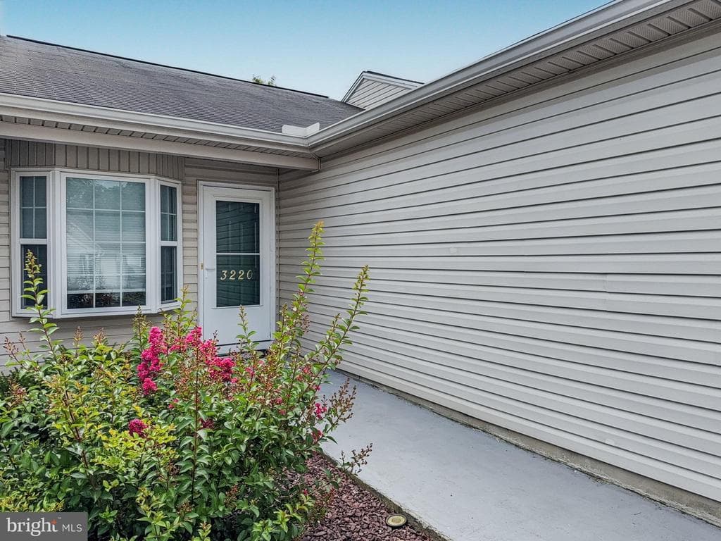 3220 Hub Court photo 1