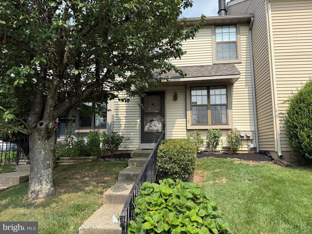402 Hopkins Court photo 1