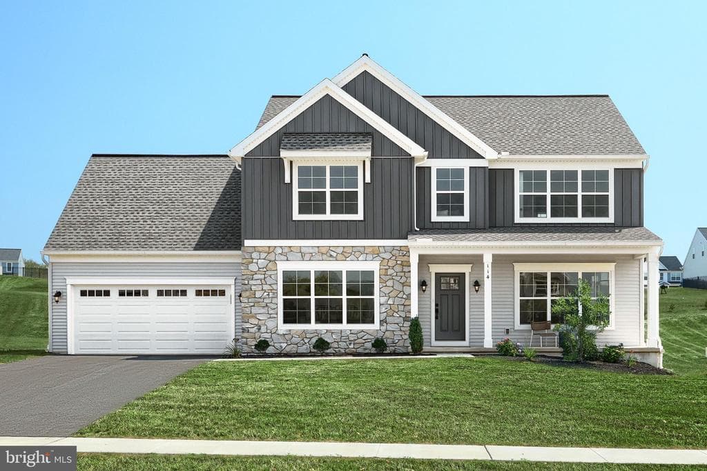 114 Blue Mountain Boulevard photo 1