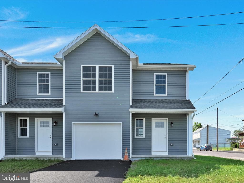 218 W High Street photo 1