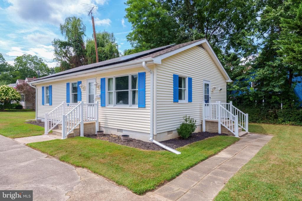 102 Belvedere Avenue photo 1